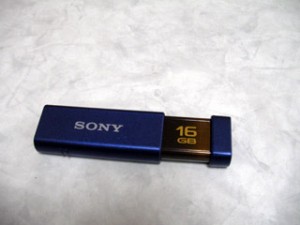 SONY USBメモリ 16GB フォーマットしますか？