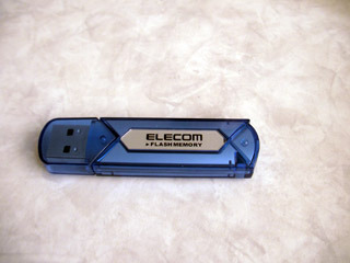 USBメモリ 4GB ELECOM フォーマットしますか